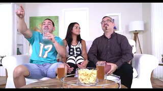 A continuación, por preto de media hora, el mantivo a bater o seu moi duro e ela tamén comezou a levantar a miña aparvado en cada un dos meus solavancos e apoiado min todo o tempo, que ela estaba me dicindo que si, uhffh, poñer un pouco máis, si. Dous completo dentro