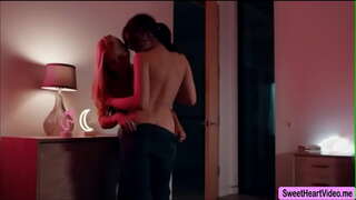 MILF Sarah Vandella finalmente non buceta lambendo coa Vida Salvaxe