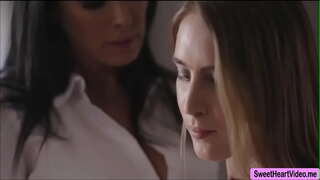 Cadence Lux i te pae hopea kua takoto ki MILF katia up Foxxs teen topanga mākū