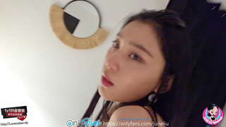 June Liu / SpicyGum - Domowy seks z chińskiej Studentką