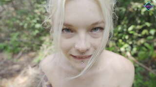 Tesón adolescente é unha merda gran pau no bosque. Karneli Bandi