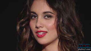 Bundonas latina MILF loira fica nua durante um encontro de sonho com ela