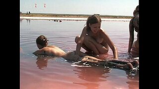 Abelina &amp; amp; Valentina lascia lavare ora