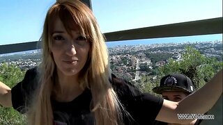 Skaļi rudmatis milf aptuveni urbti, lai viņas ass, valsts