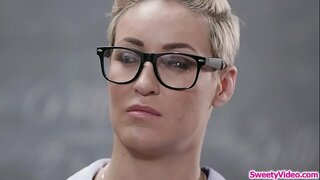 Гвардия красотка тамак жейт пизду өзүнүн нускоочунун кийин сабактын