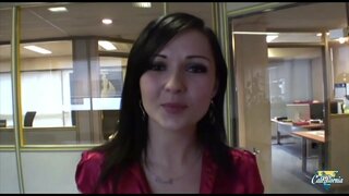 Petite morena offre fillo cul avec plaisir