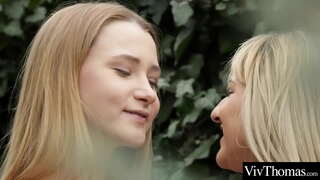 ���ेक्सी किशोरों की गर्लफ्रेंड में से प्रत्येक दूसरों गीला pussies